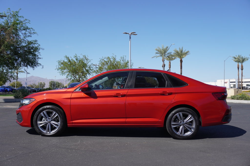Used 2023 Volkswagen Jetta SE FWD image 2