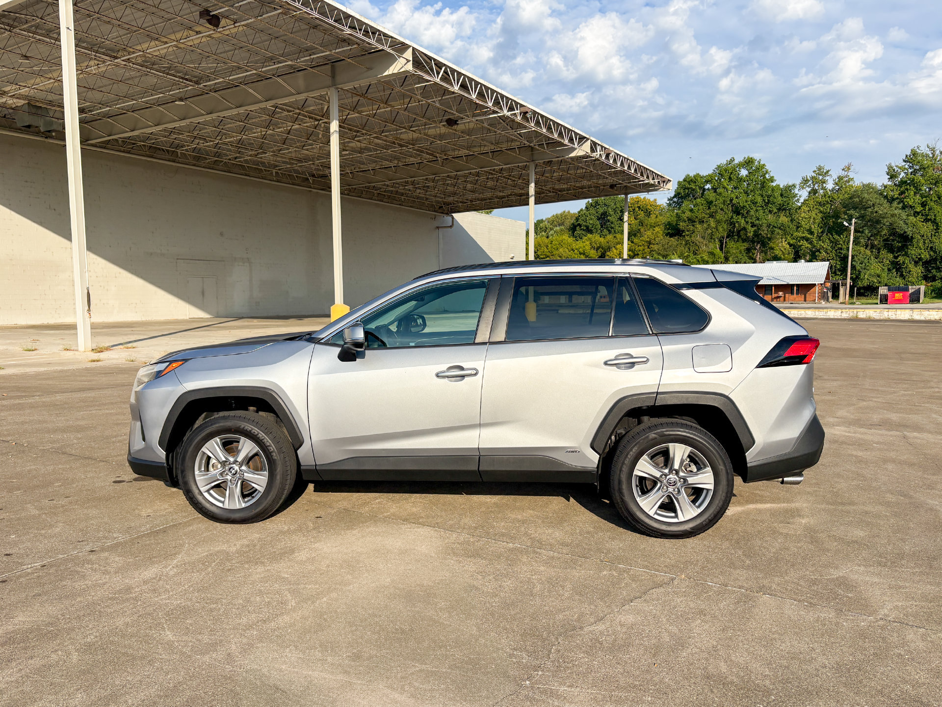 Used 2022 Toyota RAV4 XLE w/ Convenience Package AWD/4WD image 7