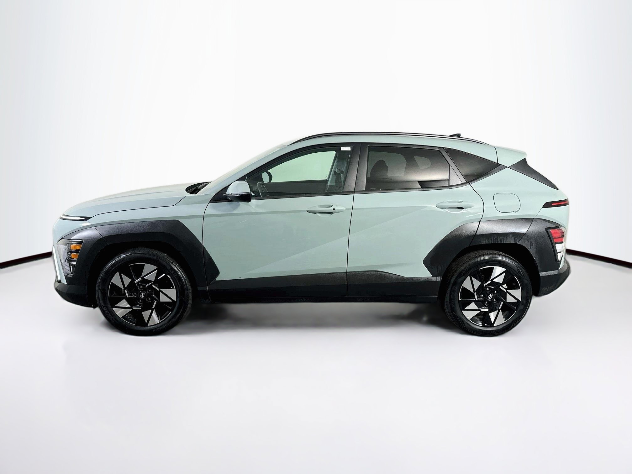 Used 2025 Hyundai Kona SEL FWD image 4