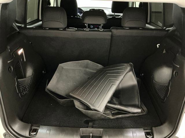 Used 2018 Jeep Renegade Altitude FWD image 15