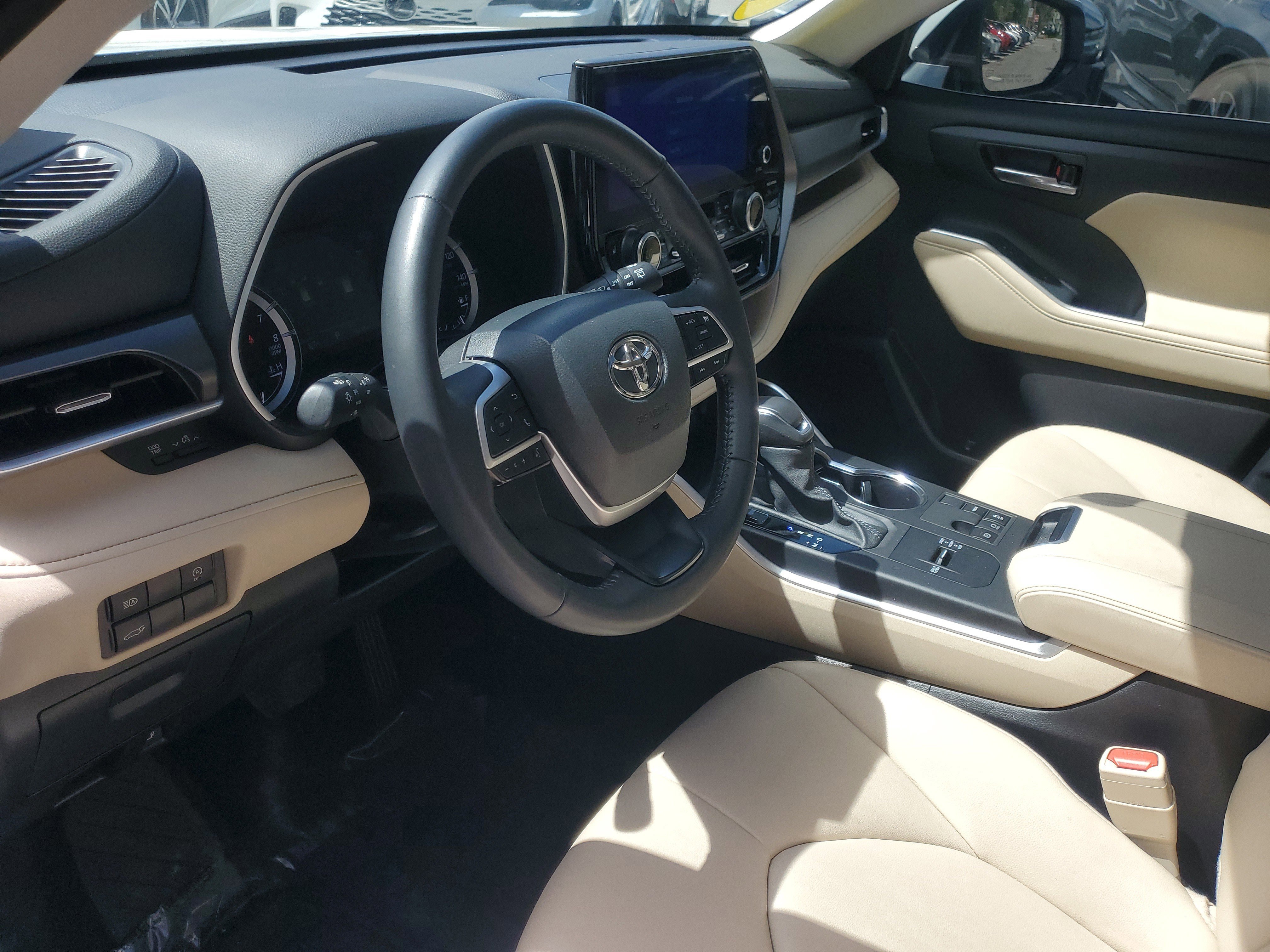 Used 2024 Toyota Highlander XLE image 18