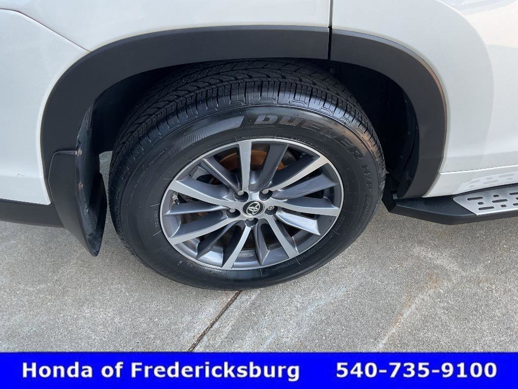 Used 2018 Toyota Highlander XLE AWD/4WD image 12