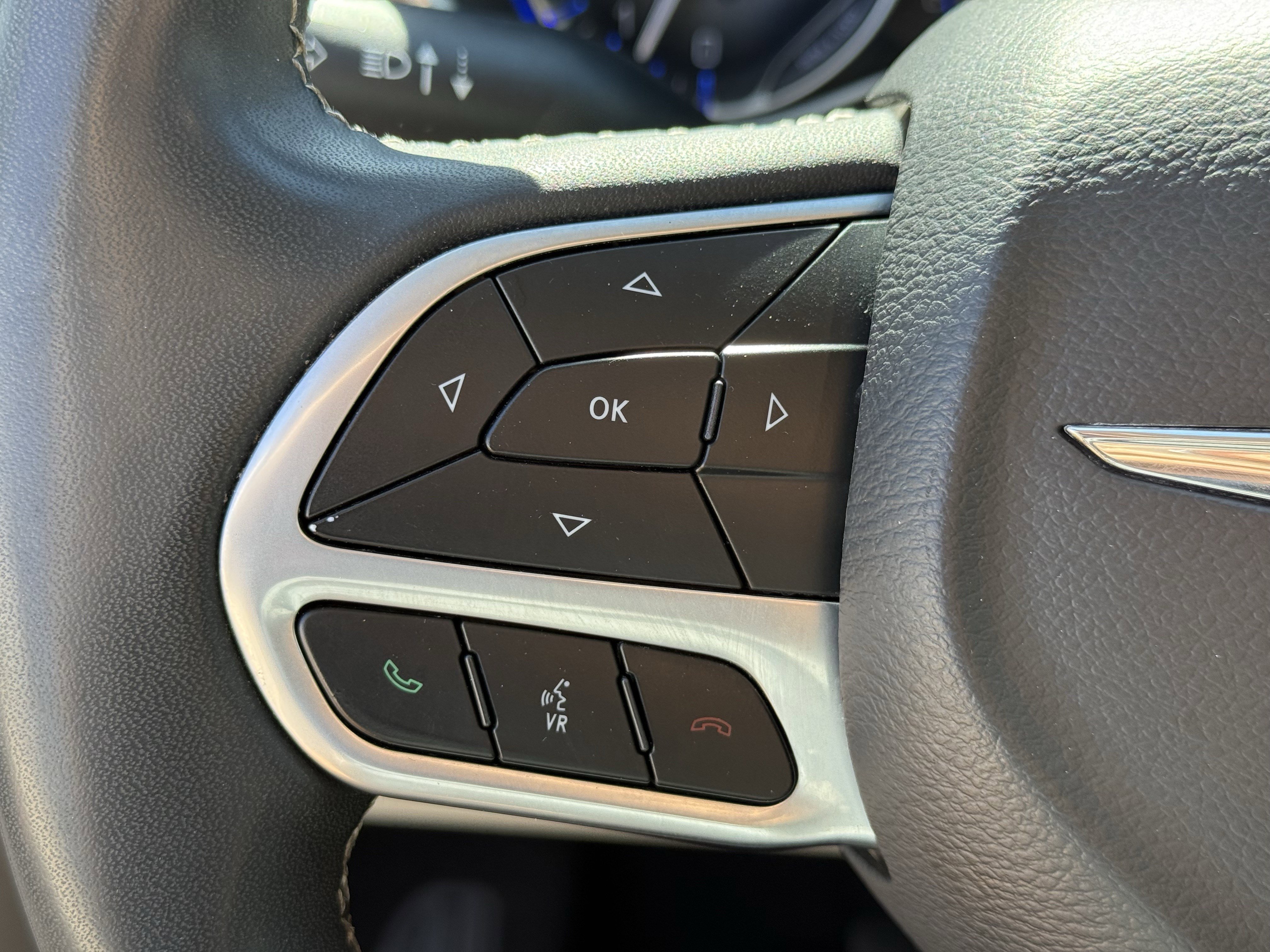 Used 2022 Chrysler Voyager LX image 16