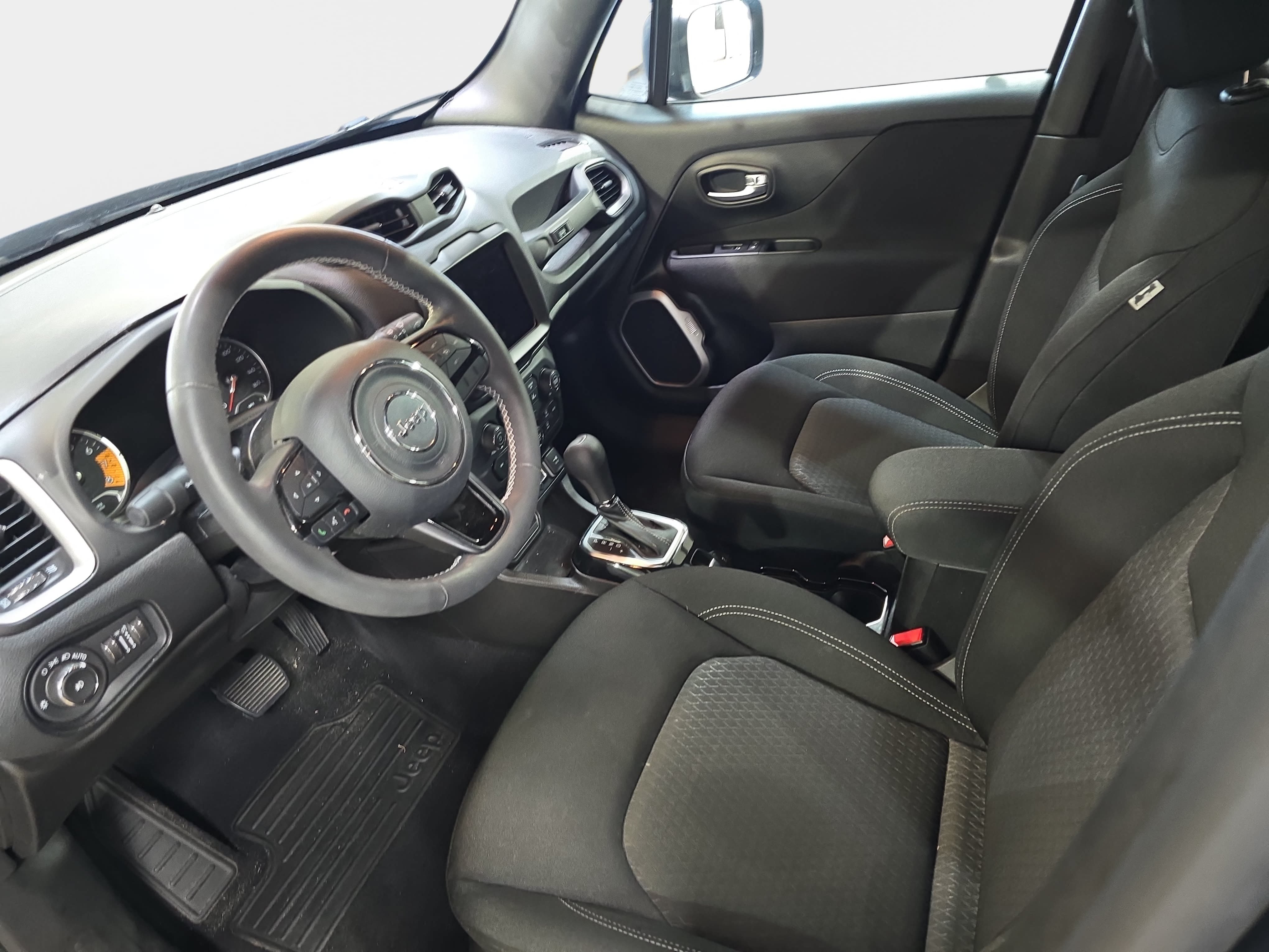 Used 2021 Jeep Renegade Latitude FWD image 13