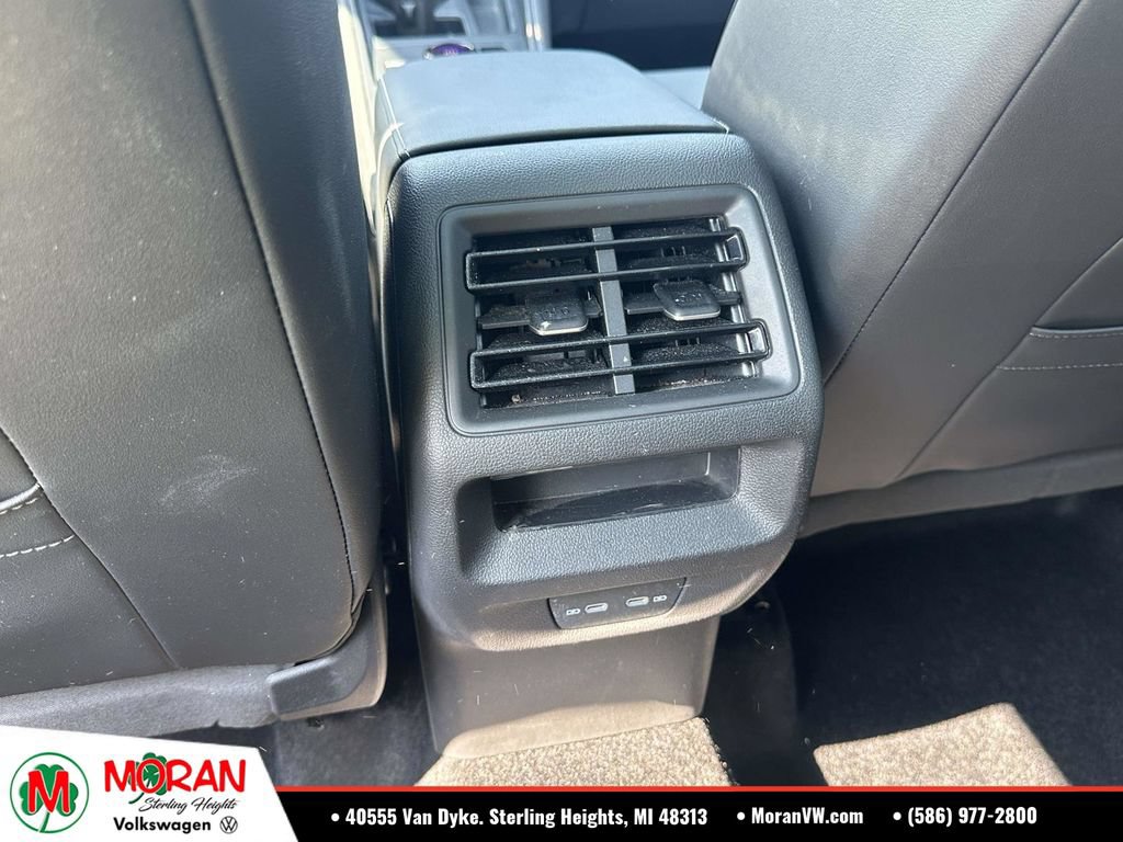 Certified 2025 Volkswagen Tiguan SE w/ Panoramic Sunroof Package AWD/4WD image 13