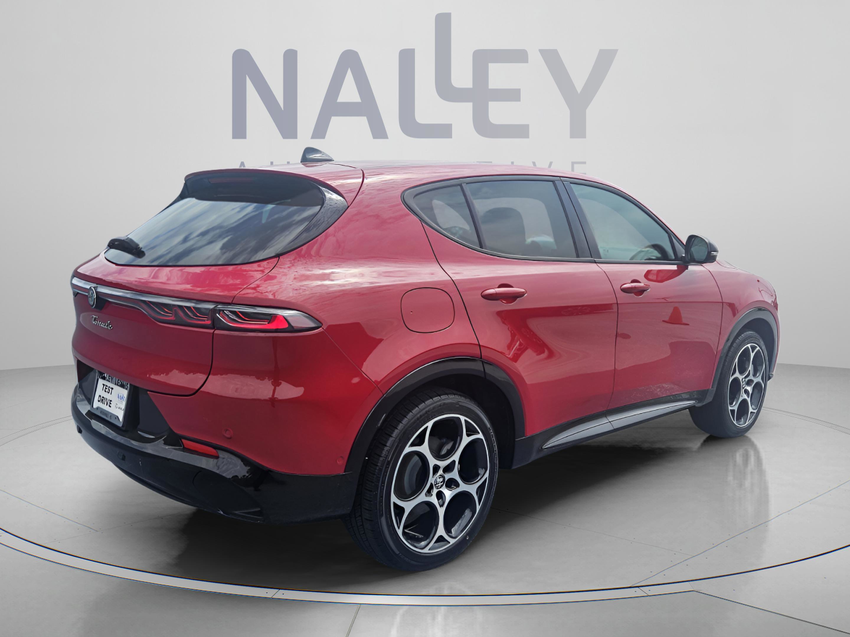 Used 2025 Alfa Romeo Tonale AWD/4WD image 5