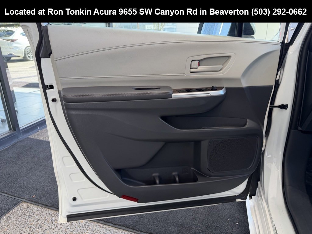 Used 2023 Toyota Sienna LE image 12