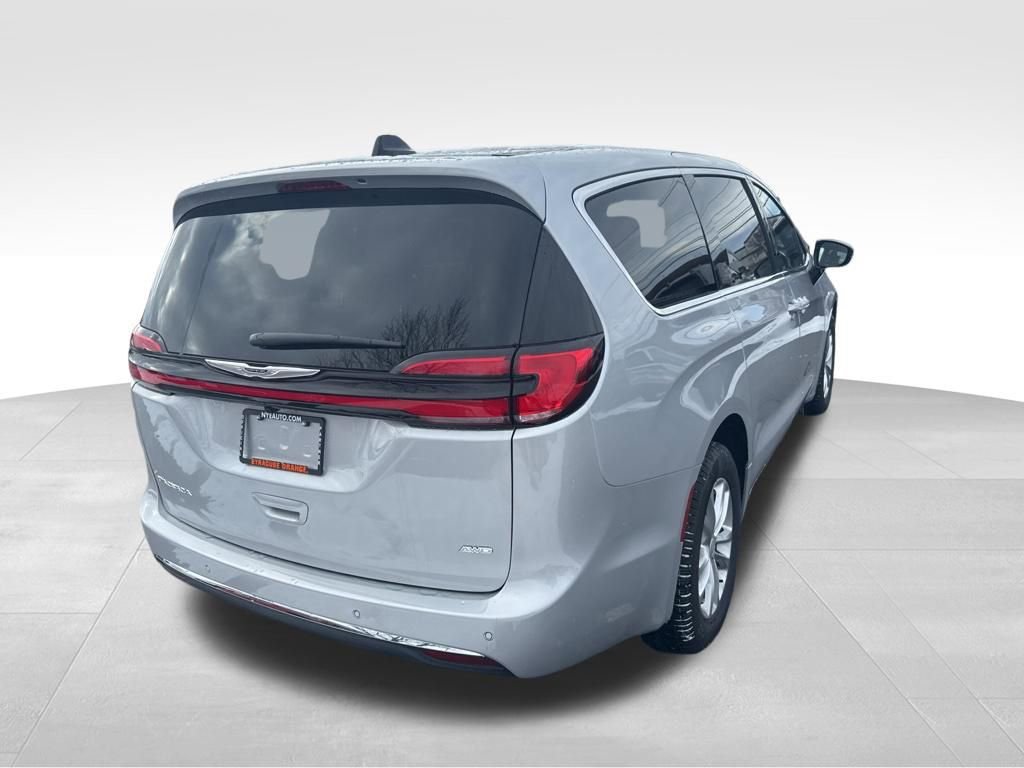 New 2026 Chrysler Pacifica Select image 5