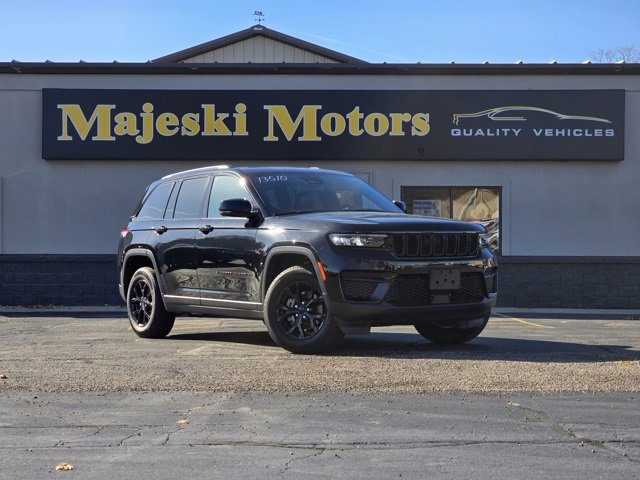 Used 2024 Jeep Grand Cherokee Altitude