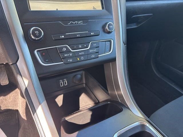 Used 2019 Ford Fusion SE FWD image 26