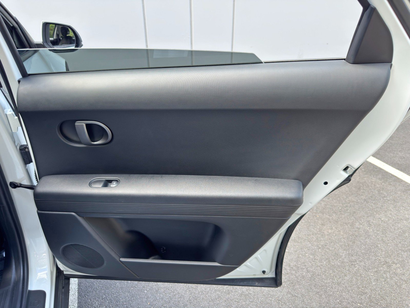 Used 2025 Hyundai Ioniq 5 SE RWD image 40