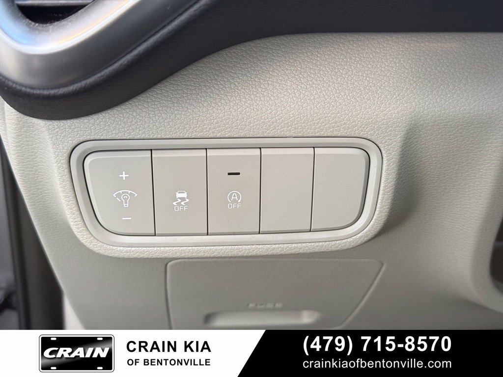Used 2025 Kia Soul LX w/ LX Technology Package FWD image 12