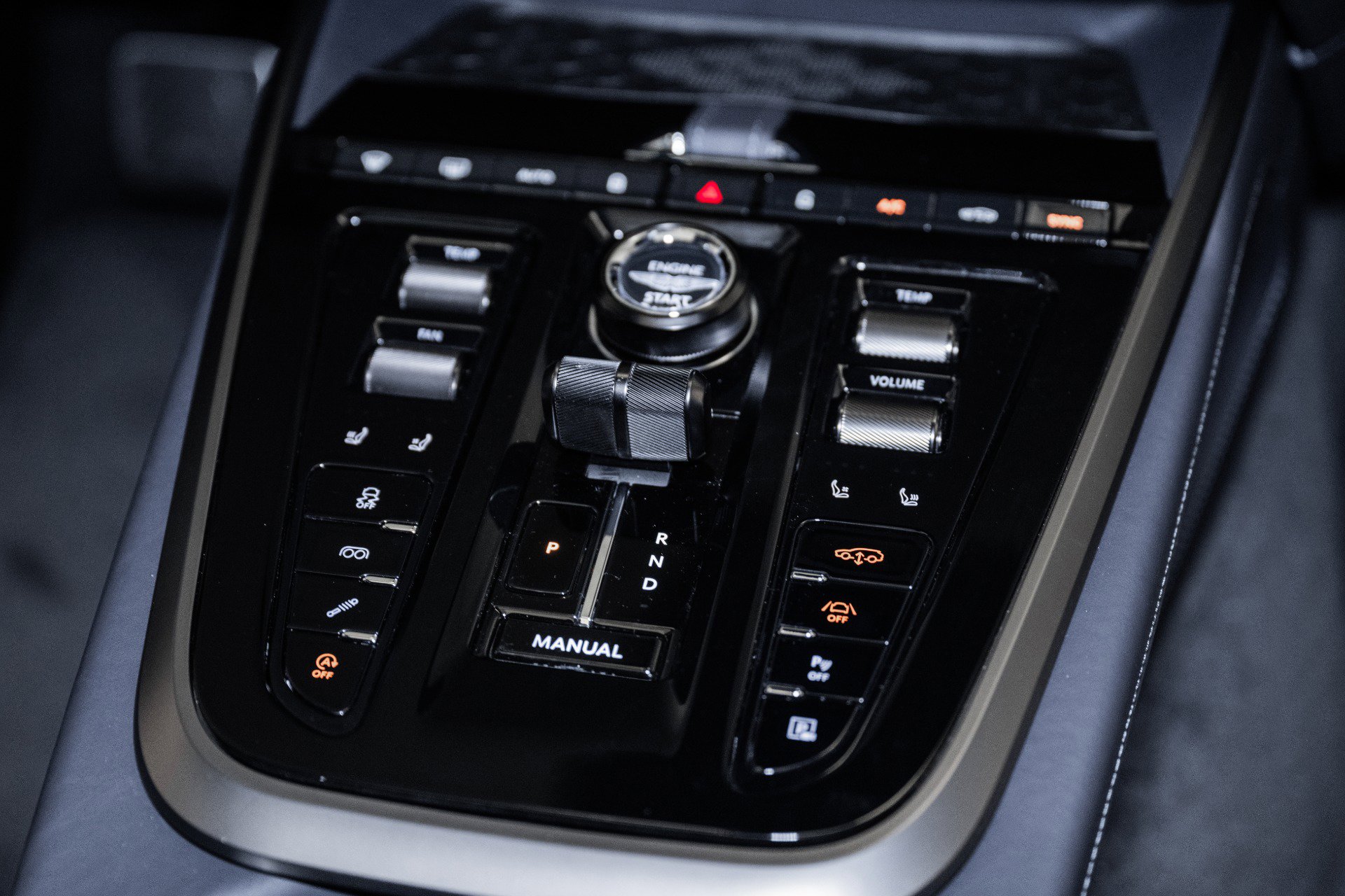 Used 2025 Aston Martin DBX 707 image 36