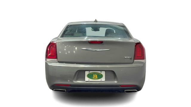 Used 2019 Chrysler 300 S RWD image 3