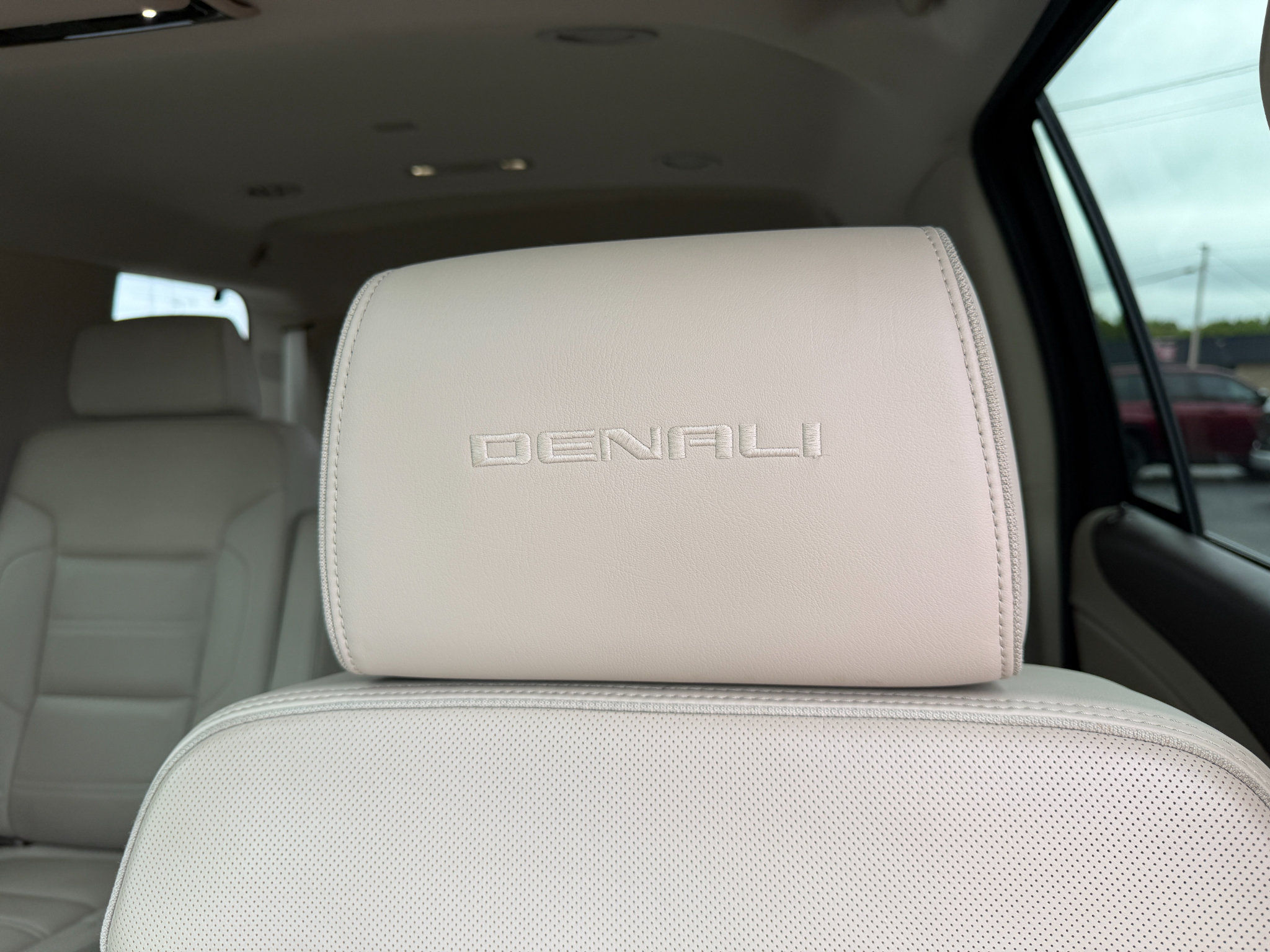 Used 2015 GMC Yukon Denali w/ Touring Package AWD/4WD image 39