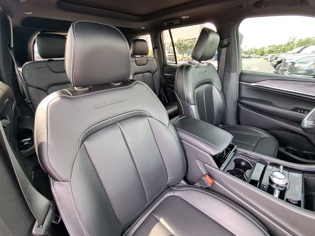 Used 2023 Jeep Grand Cherokee Overland AWD/4WD image 37