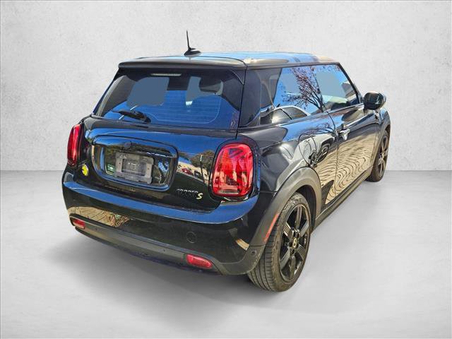 Used 2024 MINI Cooper SE w/ Signature Upholstery Package image 7