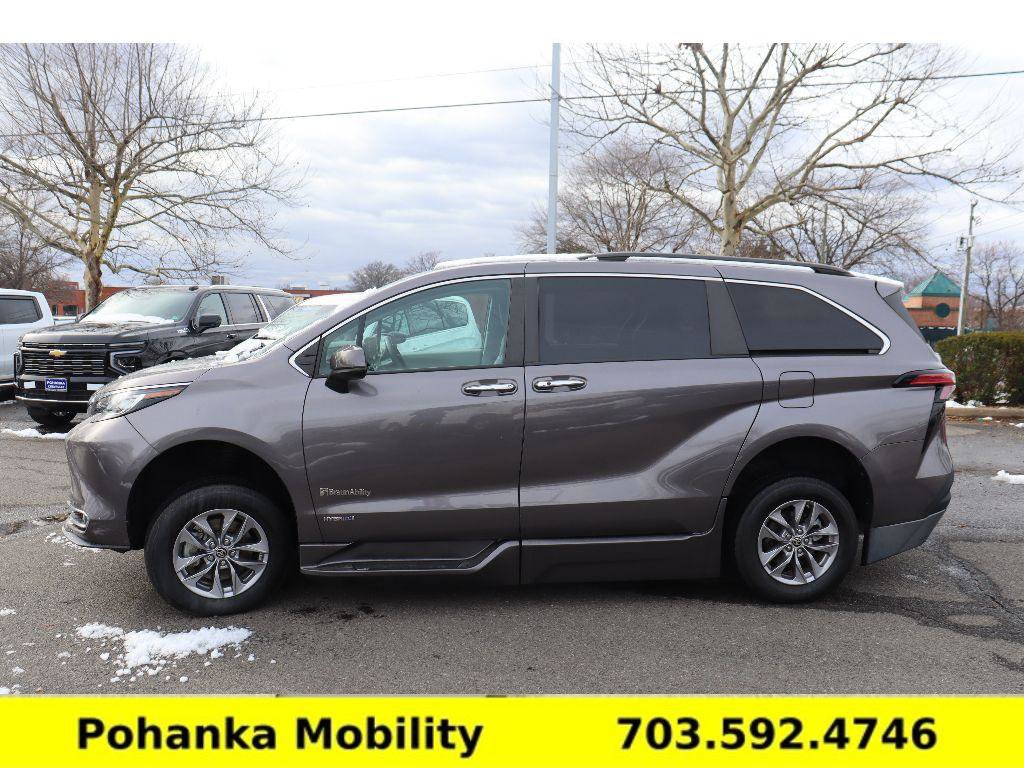 Used 2021 Toyota Sienna XLE w/ XLE Plus Package image 5