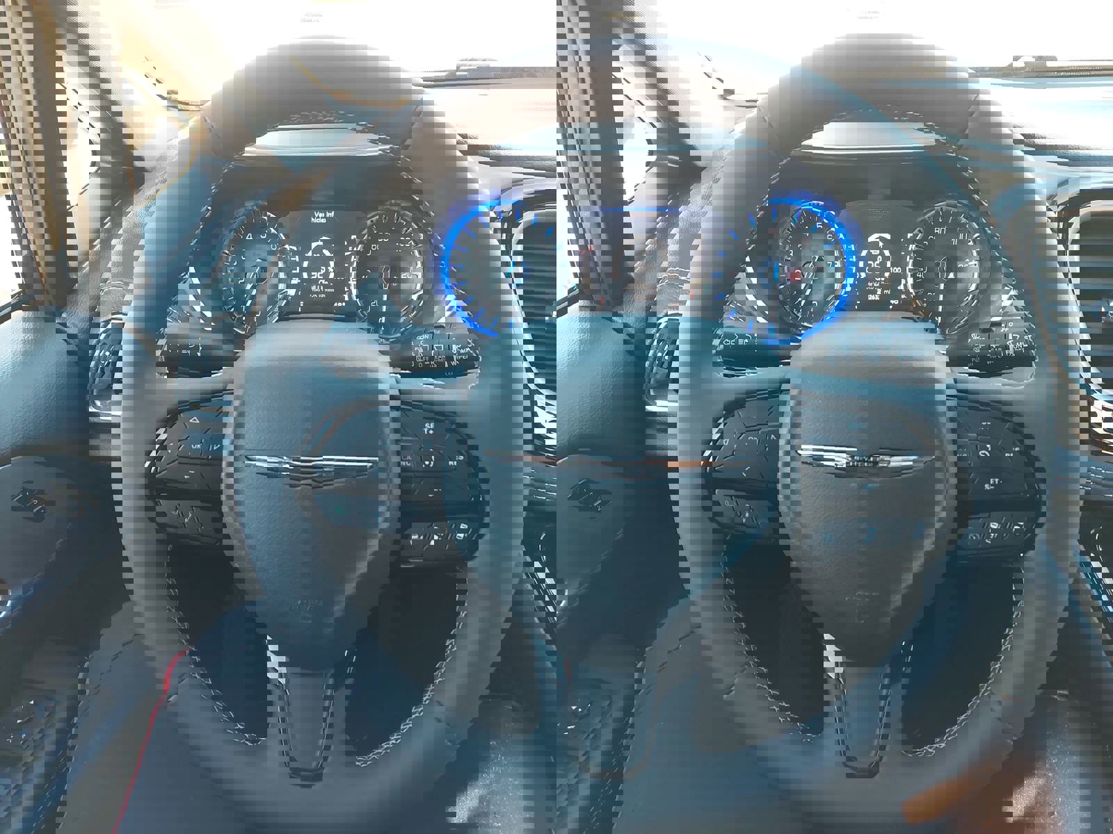 Used 2025 Chrysler Pacifica Limited image 16