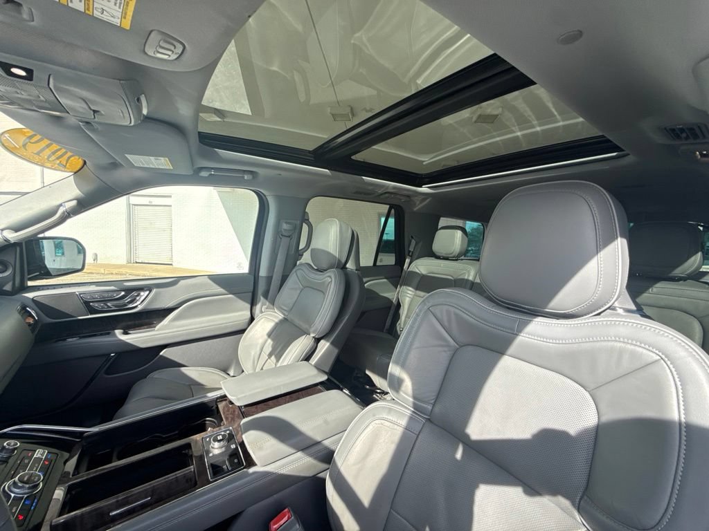 Used 2019 Lincoln Navigator Select w/ Technology Package AWD/4WD image 31