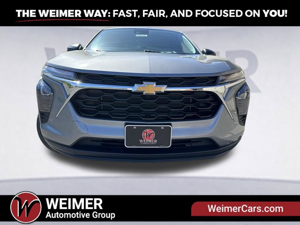Used 2024 Chevrolet Trax LS w/ Driver Confidence Package FWD image 2