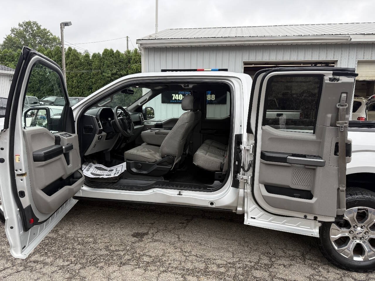 Used 2015 Ford F150 XLT AWD/4WD image 11