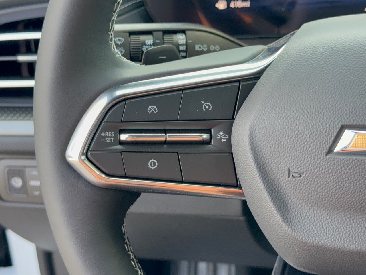 New 2027 Chevrolet Traverse LT FWD image 18