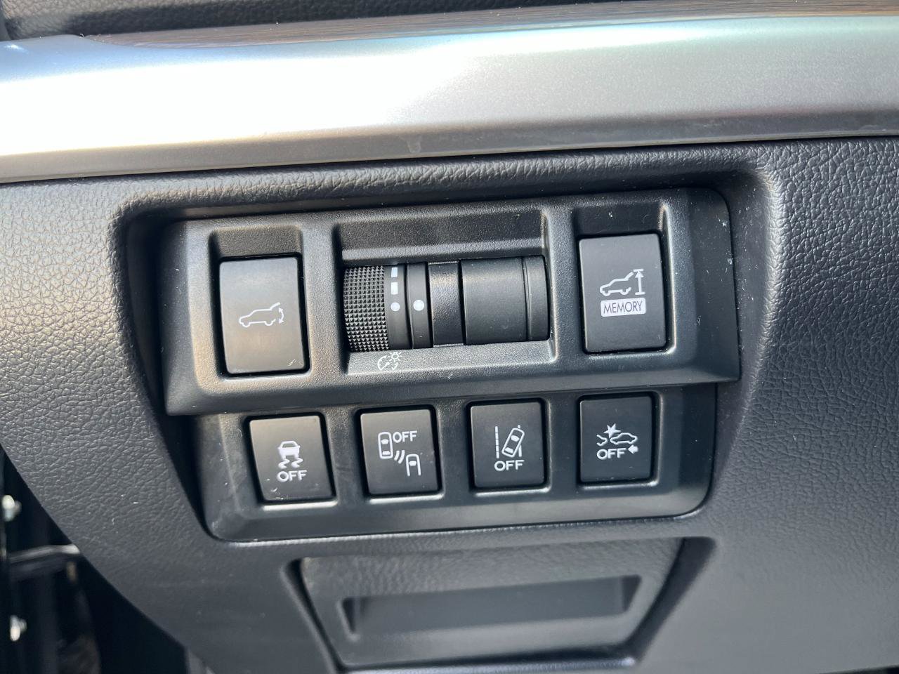 Used 2018 Subaru Outback 3.6R Touring AWD/4WD image 24