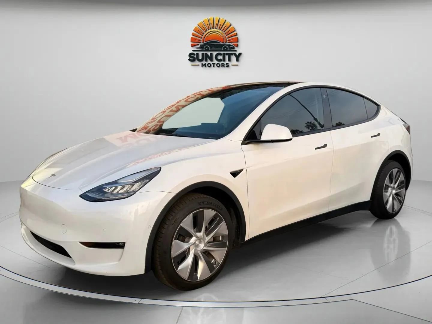 Used 2022 Tesla Model Y Long Range image 1