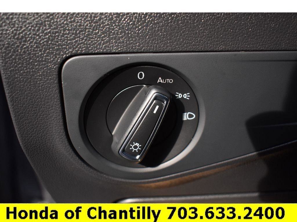Used 2023 Volkswagen Tiguan SE image 21