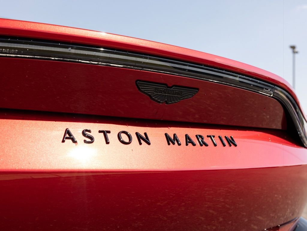 Used 2025 Aston Martin V8 Vantage Coupe image 45