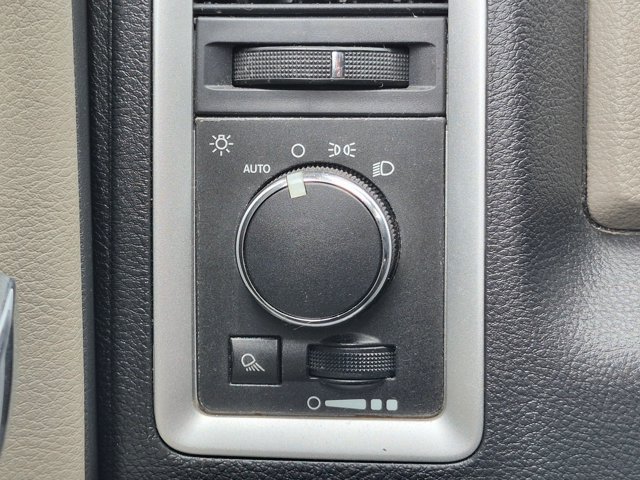 Used 2011 RAM 1500 Classic SLT w/ Luxury Group AWD/4WD image 14