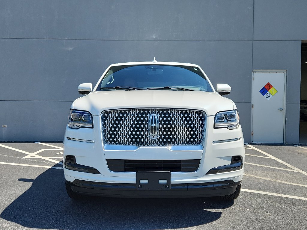 Used 2022 Lincoln Navigator Reserve image 3
