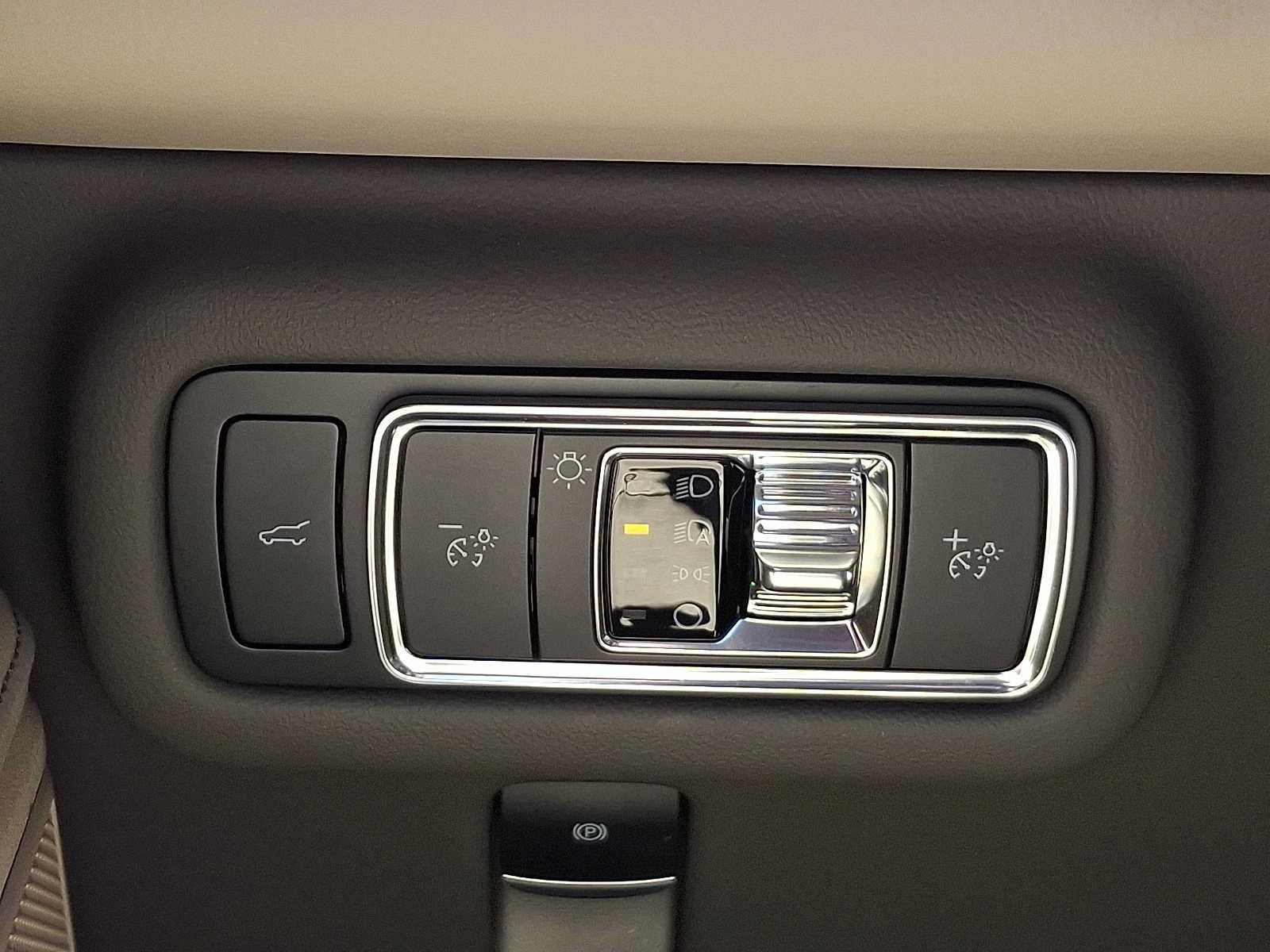 Used 2024 Lincoln Nautilus Premier AWD/4WD image 25