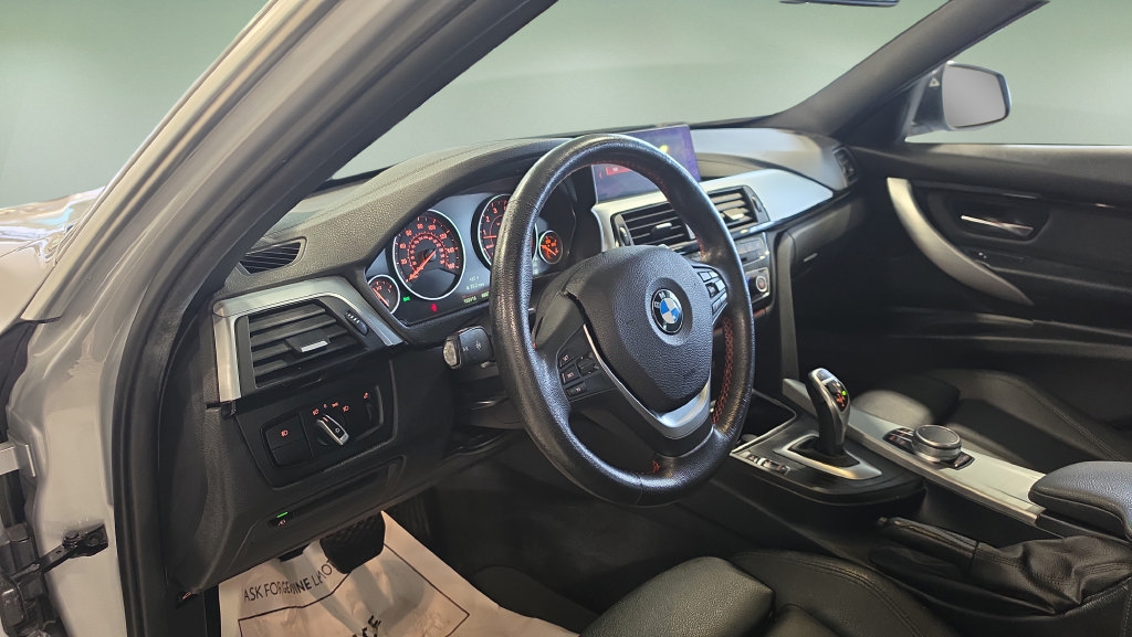 Used 2018 BMW 330i xDrive Sedan w/ Convenience Package AWD/4WD image 14