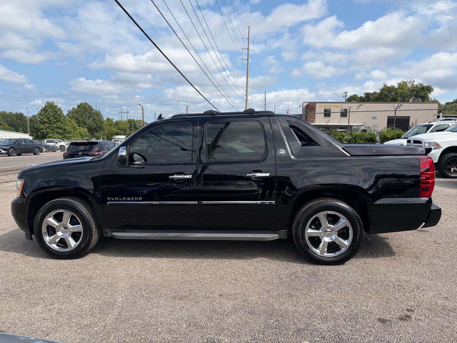 Used 2013 Chevrolet Avalanche LTZ RWD image 8
