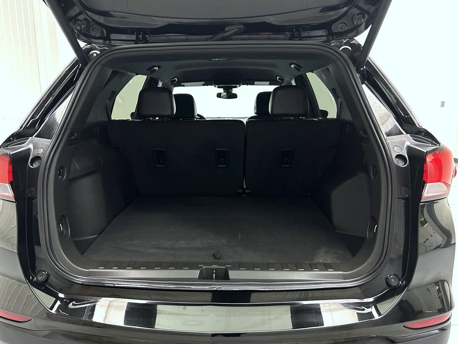 Used 2024 Chevrolet Equinox RS w/ RS Leather Package image 21