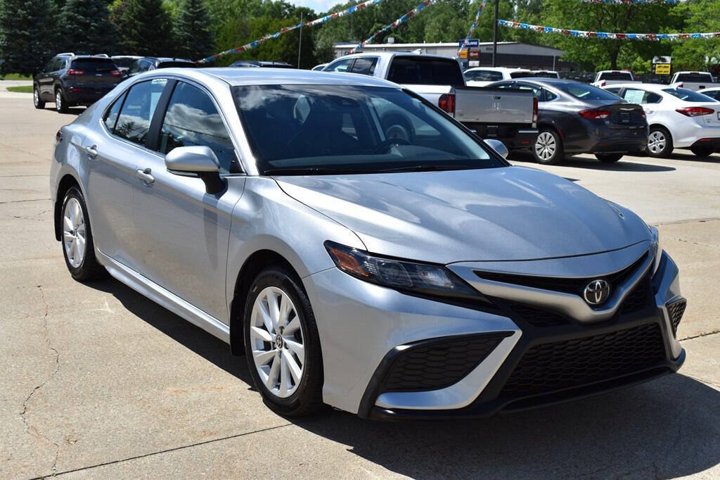 Used 2024 Toyota Camry SE FWD image 1