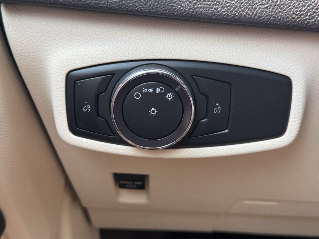 Used 2015 Lincoln MKC FWD w/ Equipment Group 101A Select image 30