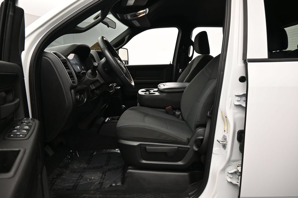 Used 2024 RAM 2500 Tradesman w/ Chrome Appearance Group AWD/4WD image 11