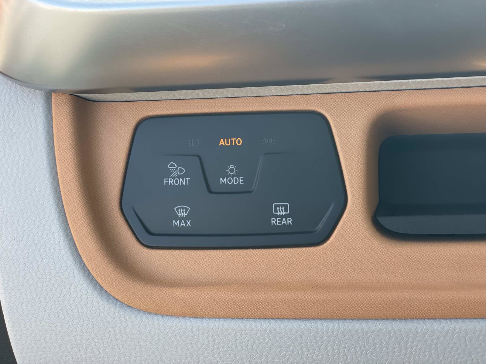 Certified 2025 Volkswagen ID. Buzz 1st Edition AWD/4WD image 20