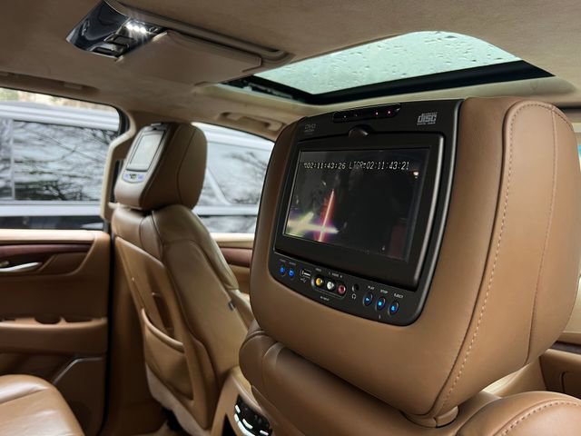 Used 2016 Cadillac Escalade ESV Platinum image 30