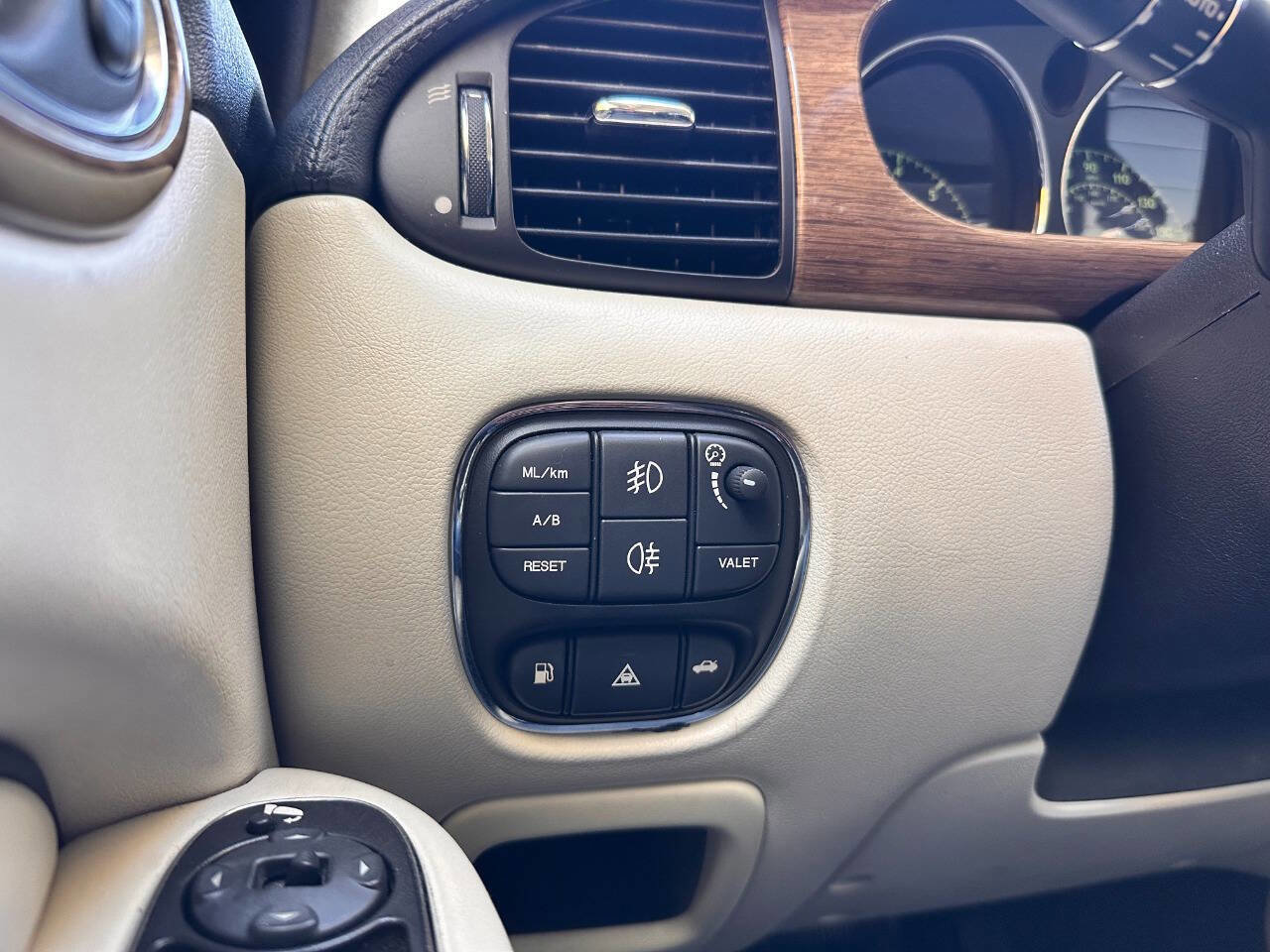 Used 2009 Jaguar XJ Vanden Plas Super V8 Portfolio image 13