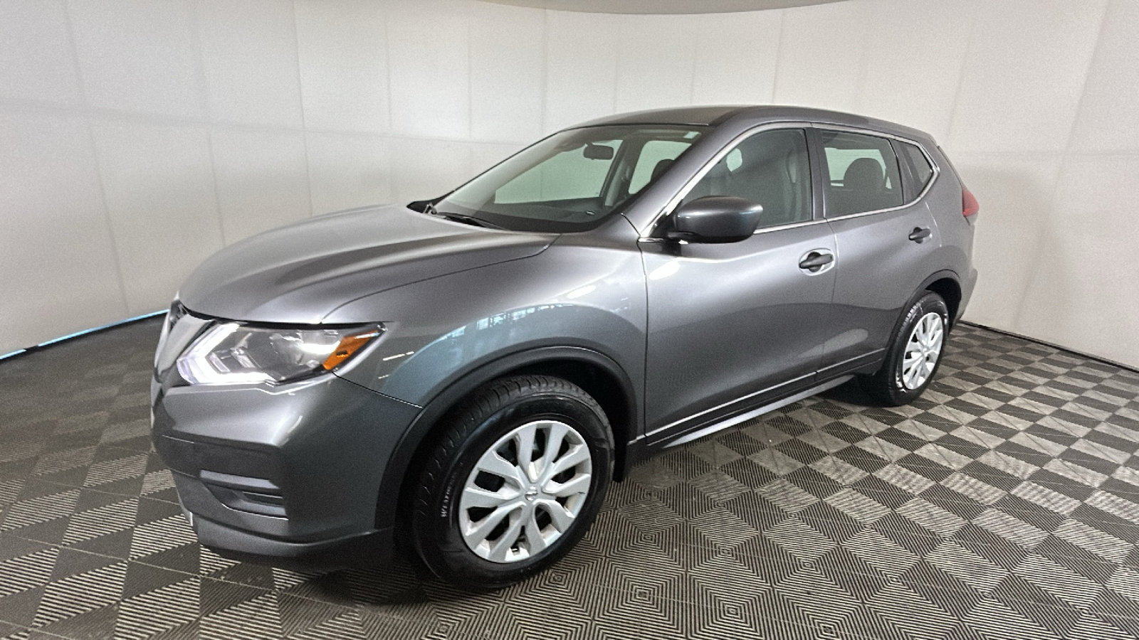 Used 2020 Nissan Rogue S FWD image 8