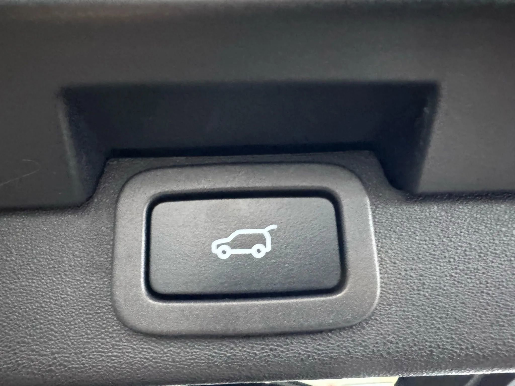 Used 2020 Land Rover Discovery Landmark AWD/4WD image 25