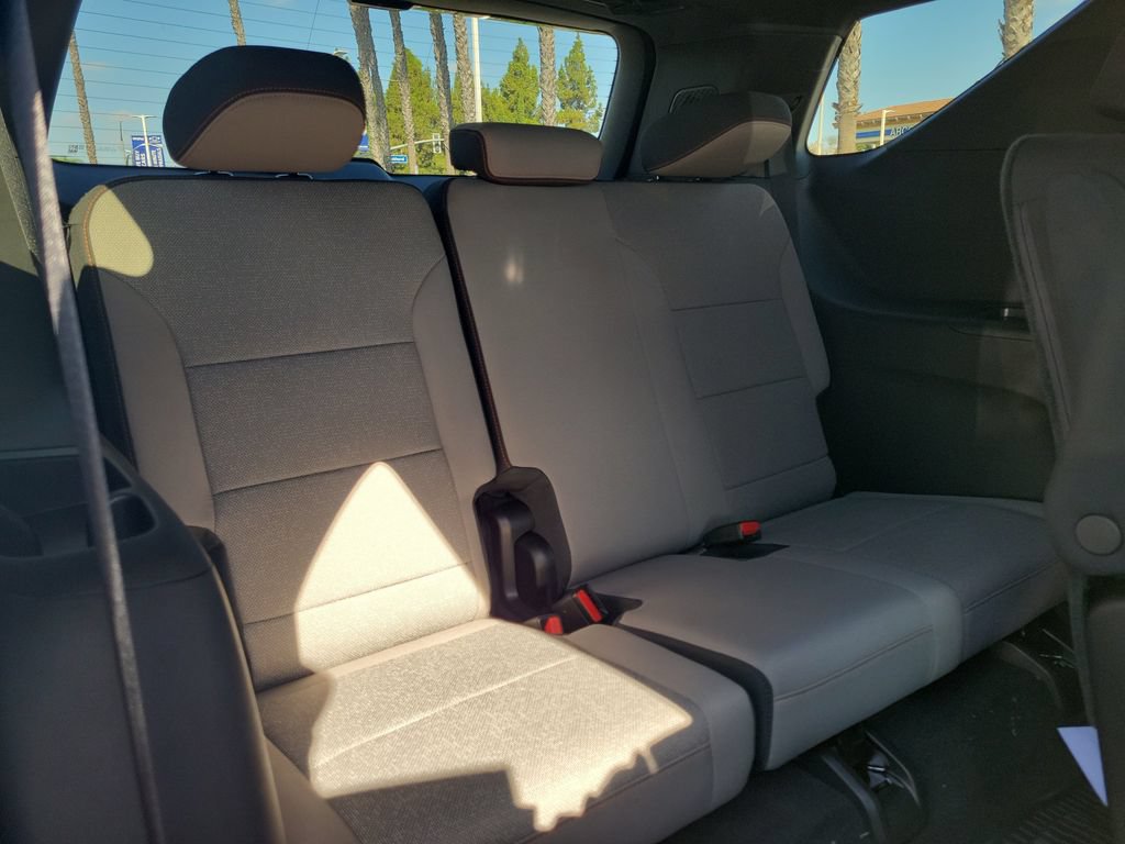 New 2027 Chevrolet Traverse LT w/ Midnight/Sport Edition FWD image 20