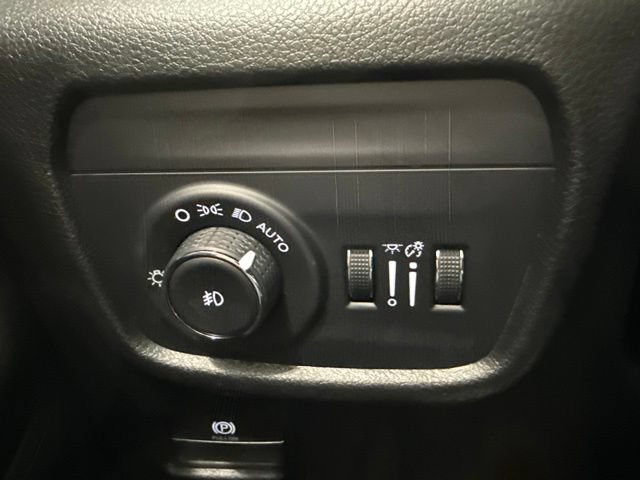 Used 2025 Jeep Grand Cherokee Limited AWD/4WD image 24