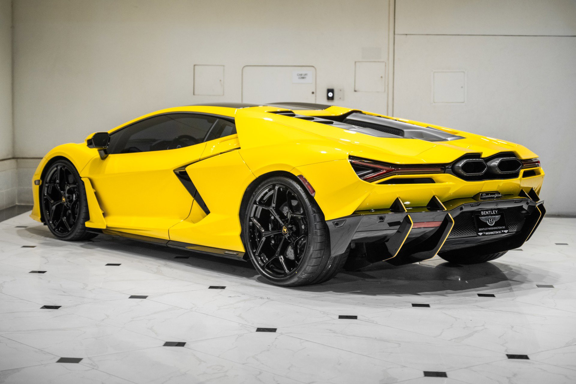 Used 2024 Lamborghini Revuelto image 7