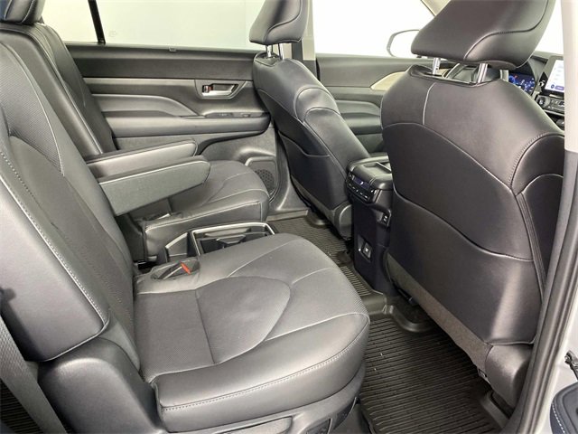 Used 2024 Toyota Grand Highlander Limited image 10