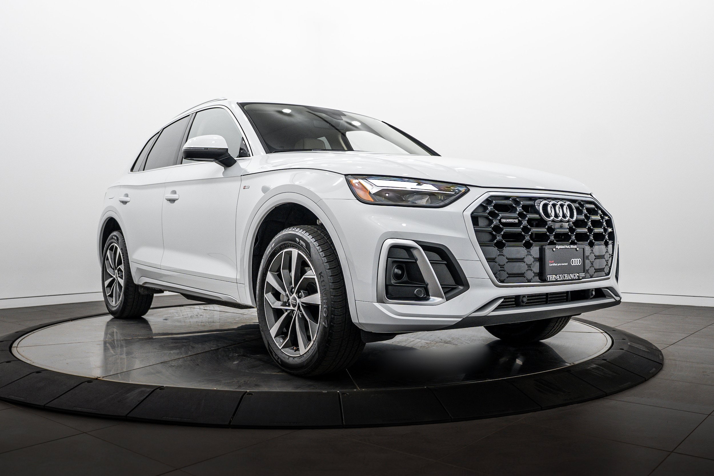 Used 2024 Audi Q5 2.0T Premium Plus w/ Premium Plus Package AWD/4WD image 1